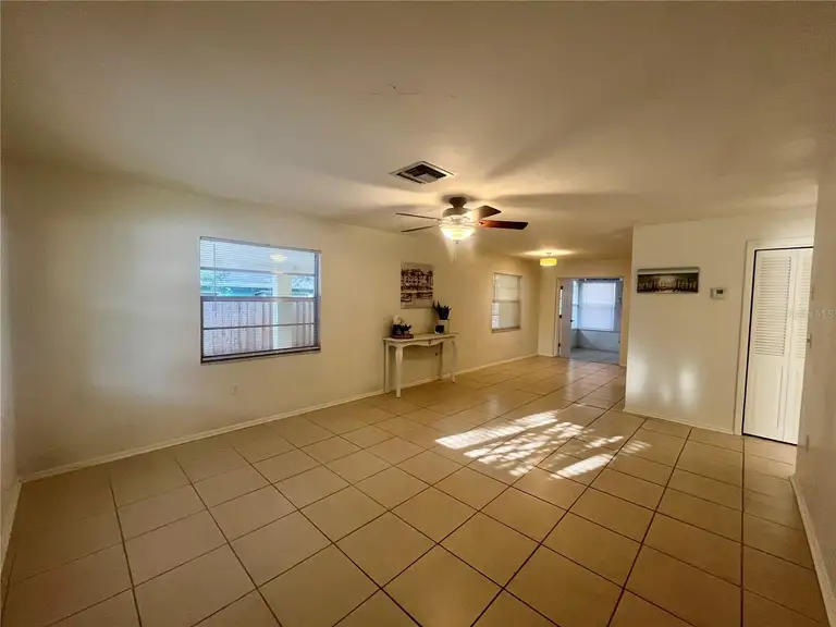 705 BAYOU AVE — photo 3