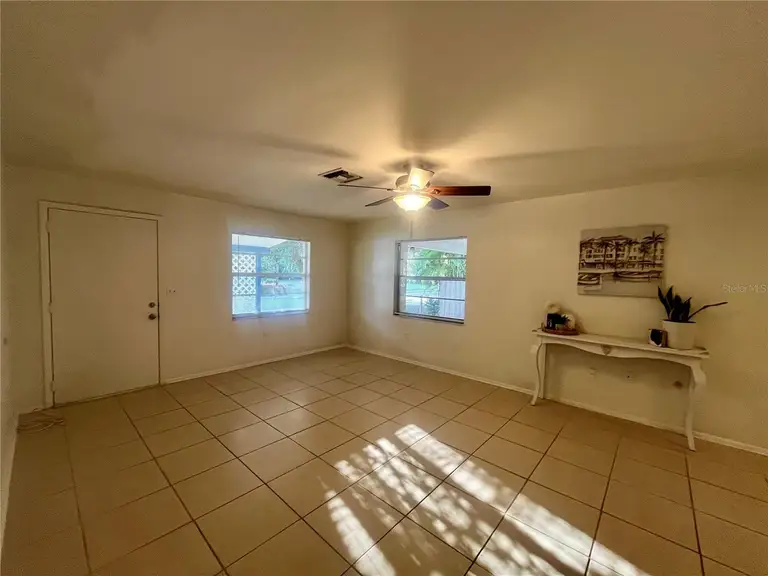 705 BAYOU AVE — photo 4