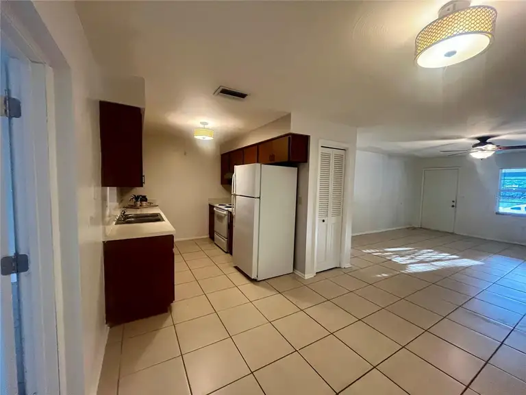 705 BAYOU AVE — photo 5