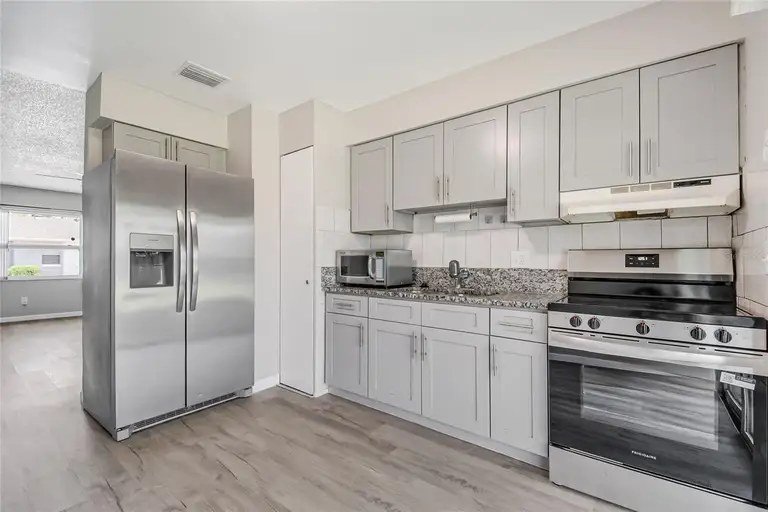 106 LAKE VILLA WAY — photo 4