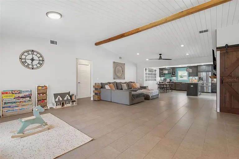 107 BURROUGHS DR — photo 2