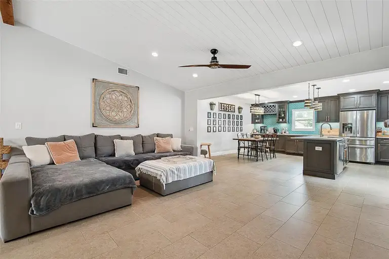 107 BURROUGHS DR — photo 4