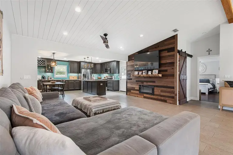 107 BURROUGHS DR — photo 5