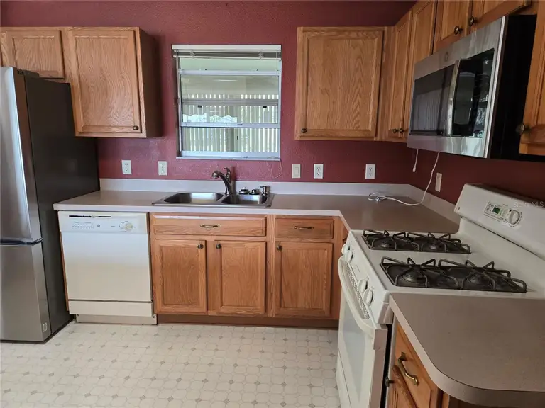 9533 SE 168TH MAPLESONG LN — photo 4