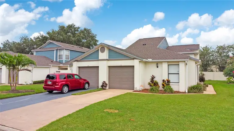 112 LAKEPOINTE CIR — photo 2