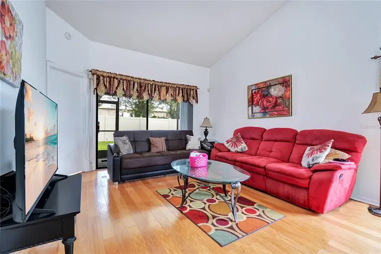 112 LAKEPOINTE CIR — photo 4
