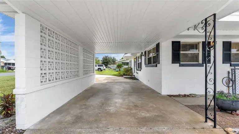 1668 ROSELAWN ST SW — photo 4
