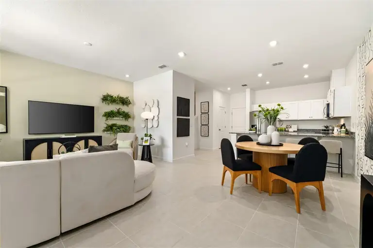 5104 GREENSHADE GROVE AVE — photo 4