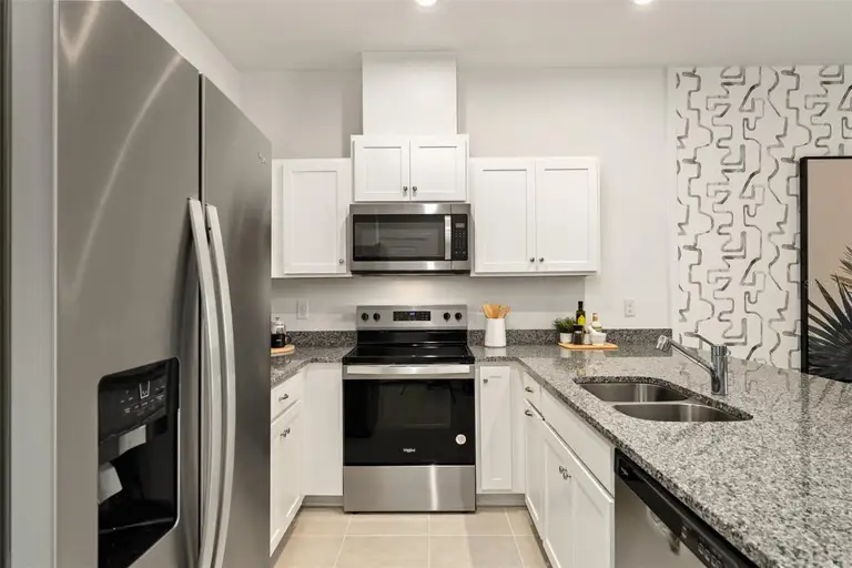 5136 GREENSHADE GROVE AVE — photo 5