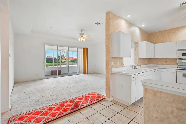 1104 VILLEROY DR — photo 4
