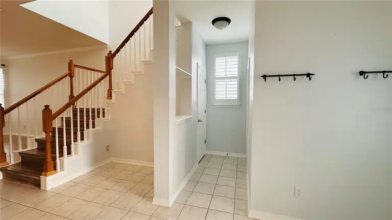 622 WISTERIA LN — photo 4