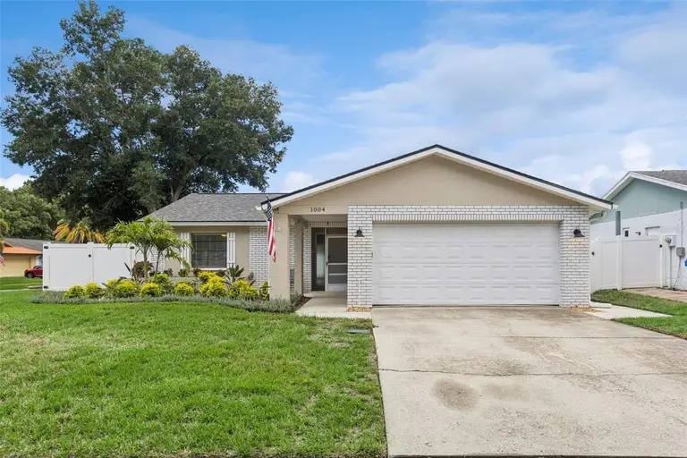 1004 VINEYARD CT