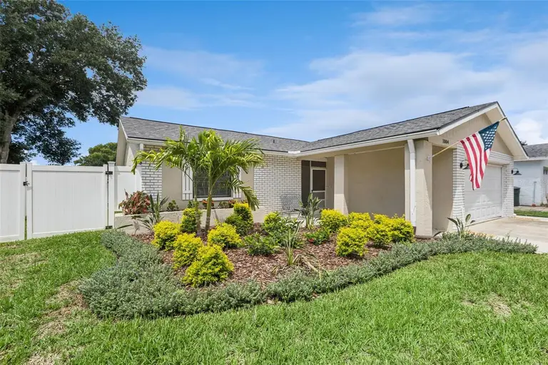 1004 VINEYARD CT — photo 2