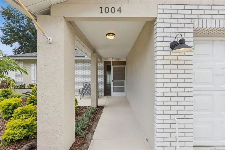 1004 VINEYARD CT — photo 4