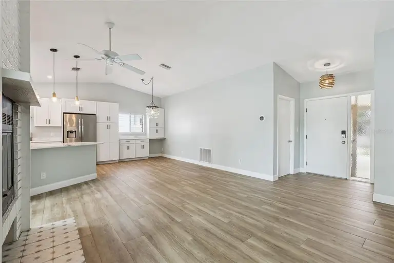 1004 VINEYARD CT — photo 5