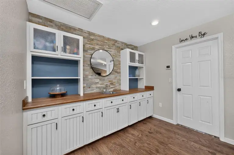 1087 BAY HARBOR DR — photo 4