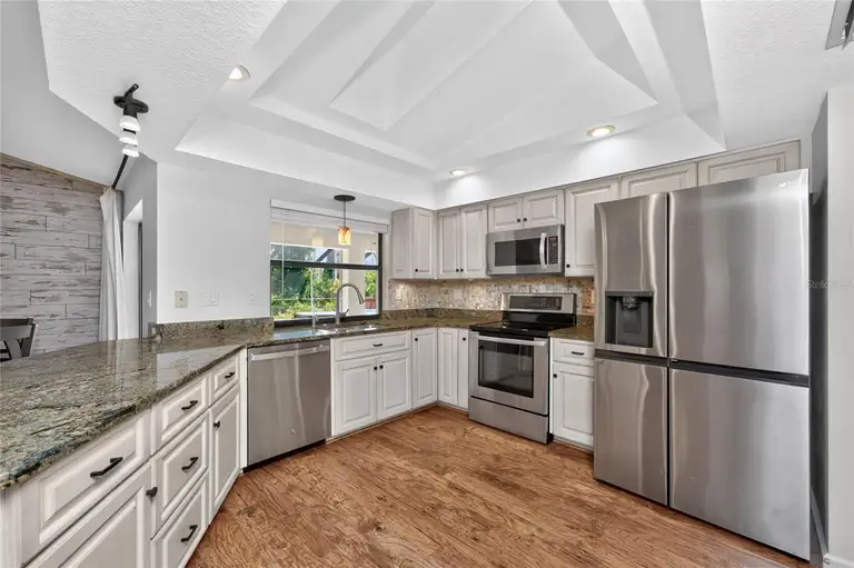 1087 BAY HARBOR DR — photo 5