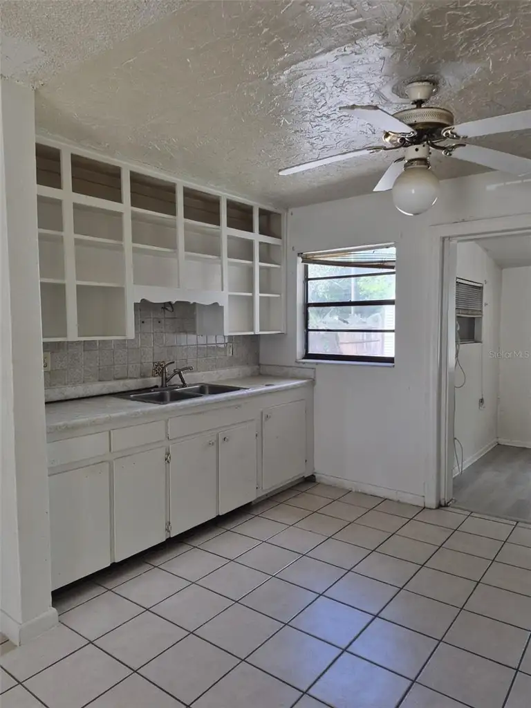 1230 ROWELL ST — photo 3