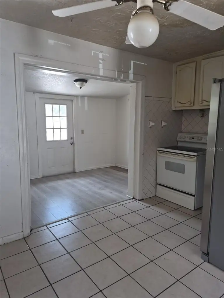 1230 ROWELL ST — photo 4
