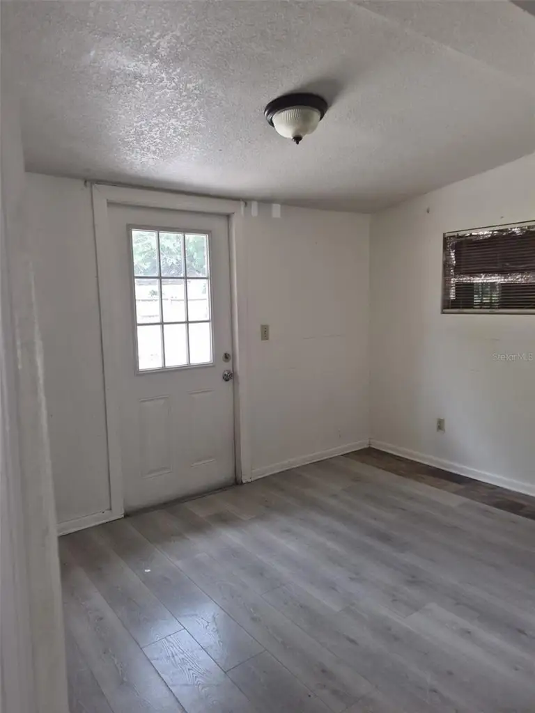1230 ROWELL ST — photo 5