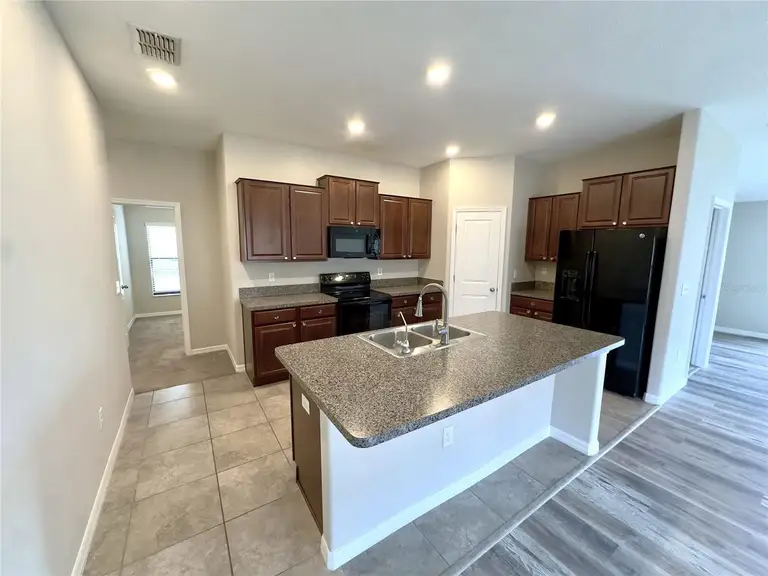 9746 SAGE CREEK DR — photo 4