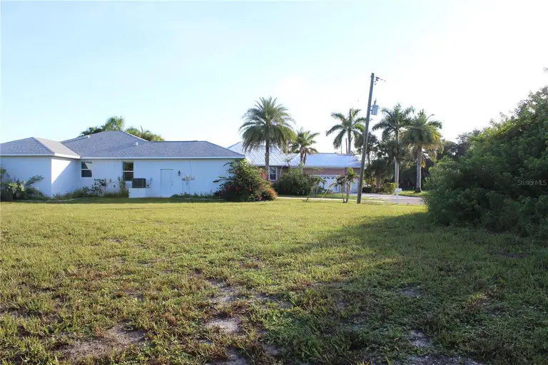 204 ANTILLA DR — photo 3