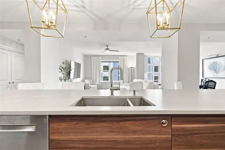 1227 E MADISON ST #703 — photo 3