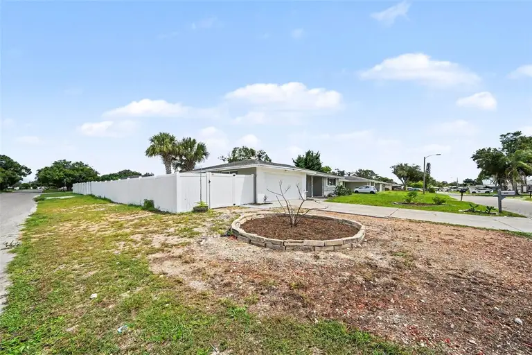 7815 MONARDA DR — photo 5