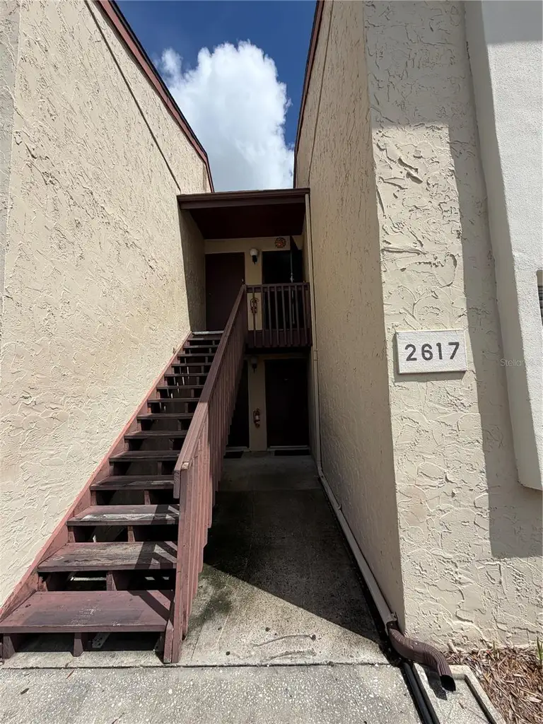 2617 PINE LAKE TER #B — photo 2